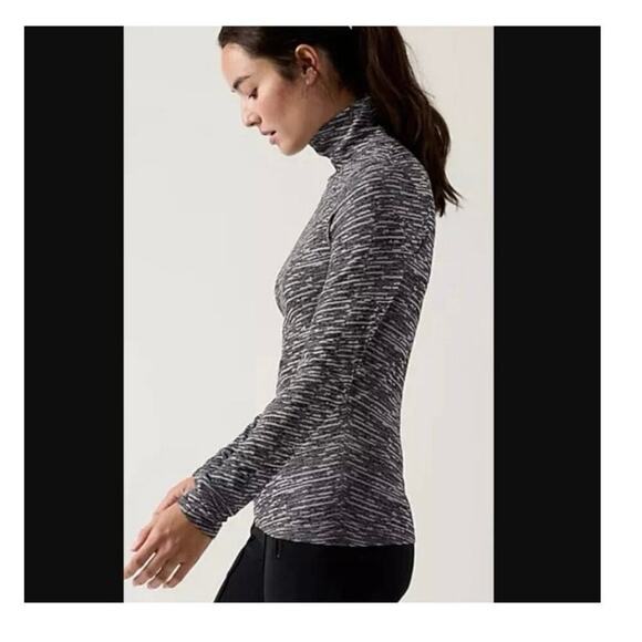 Athleta Flurry Black White Long Sleeve Turtleneck Cold Weather Top Size M - Picture 3 of 10